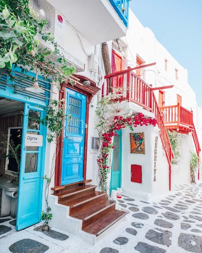 Exploring Old town on Vacation in Mykonos