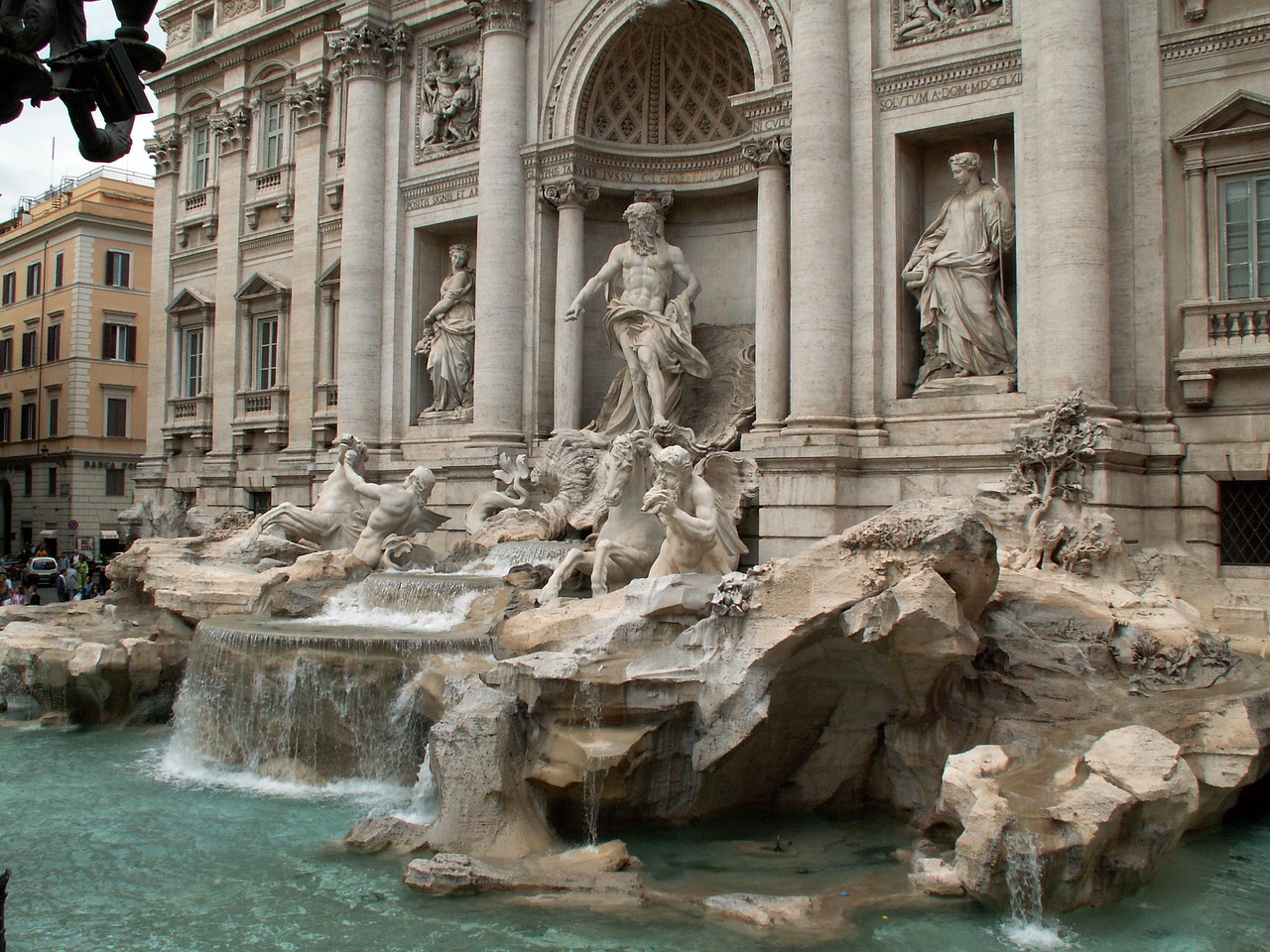 Fontana di Trevi - A Tranquil Spectacle to see when in Rome