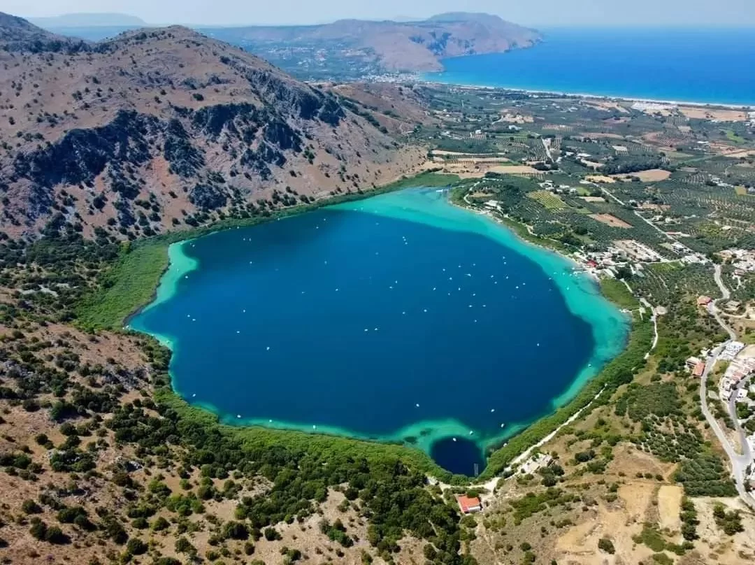 Lake Kournas - visit amazing places in Greece