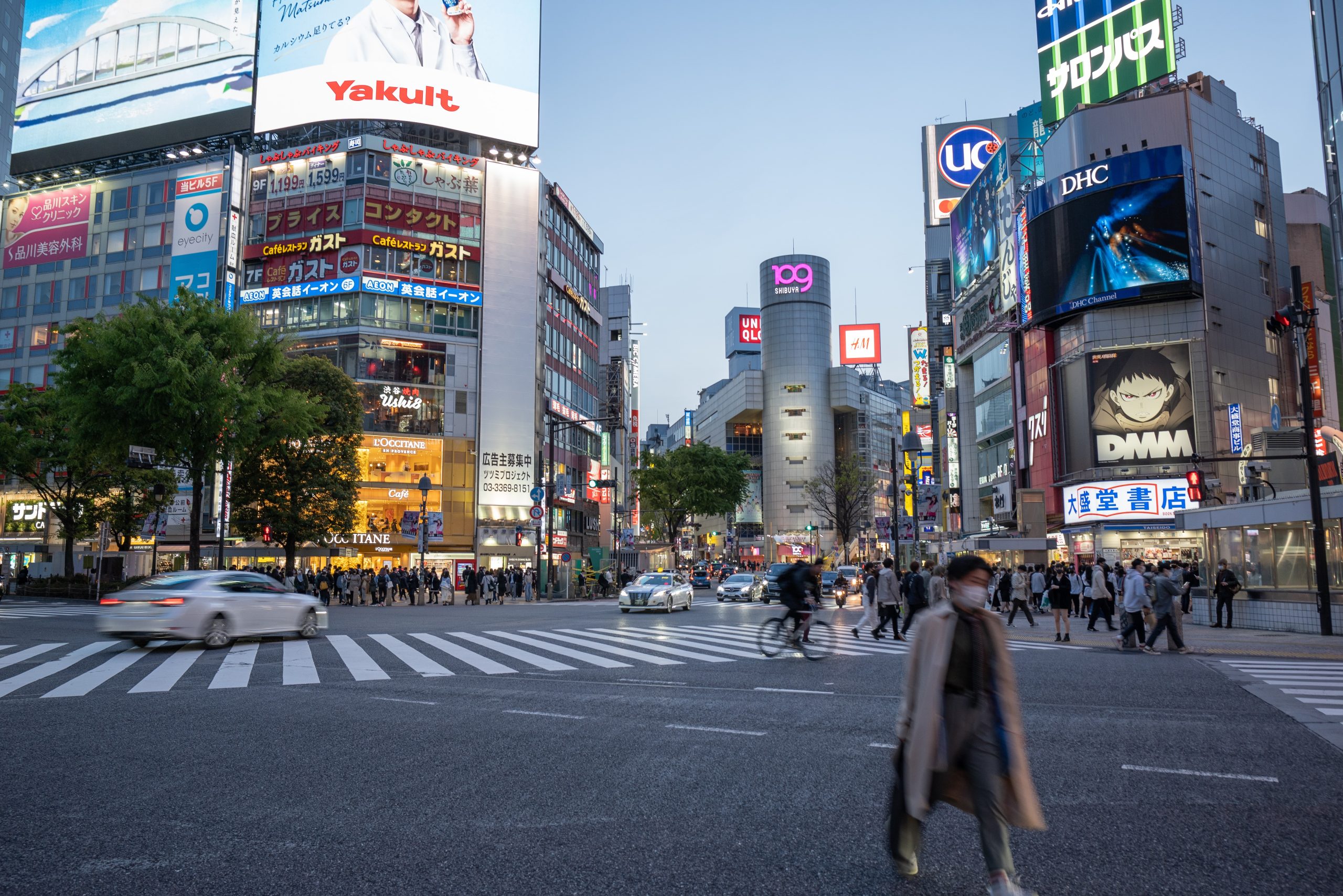 visit Shibuya Crossing when visiting Tokyo